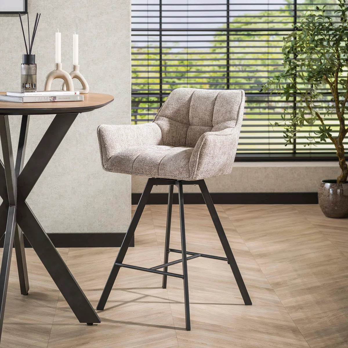 Barstoel Vantage - Beige - Renegade Stof - Draaibaar (internet retour)